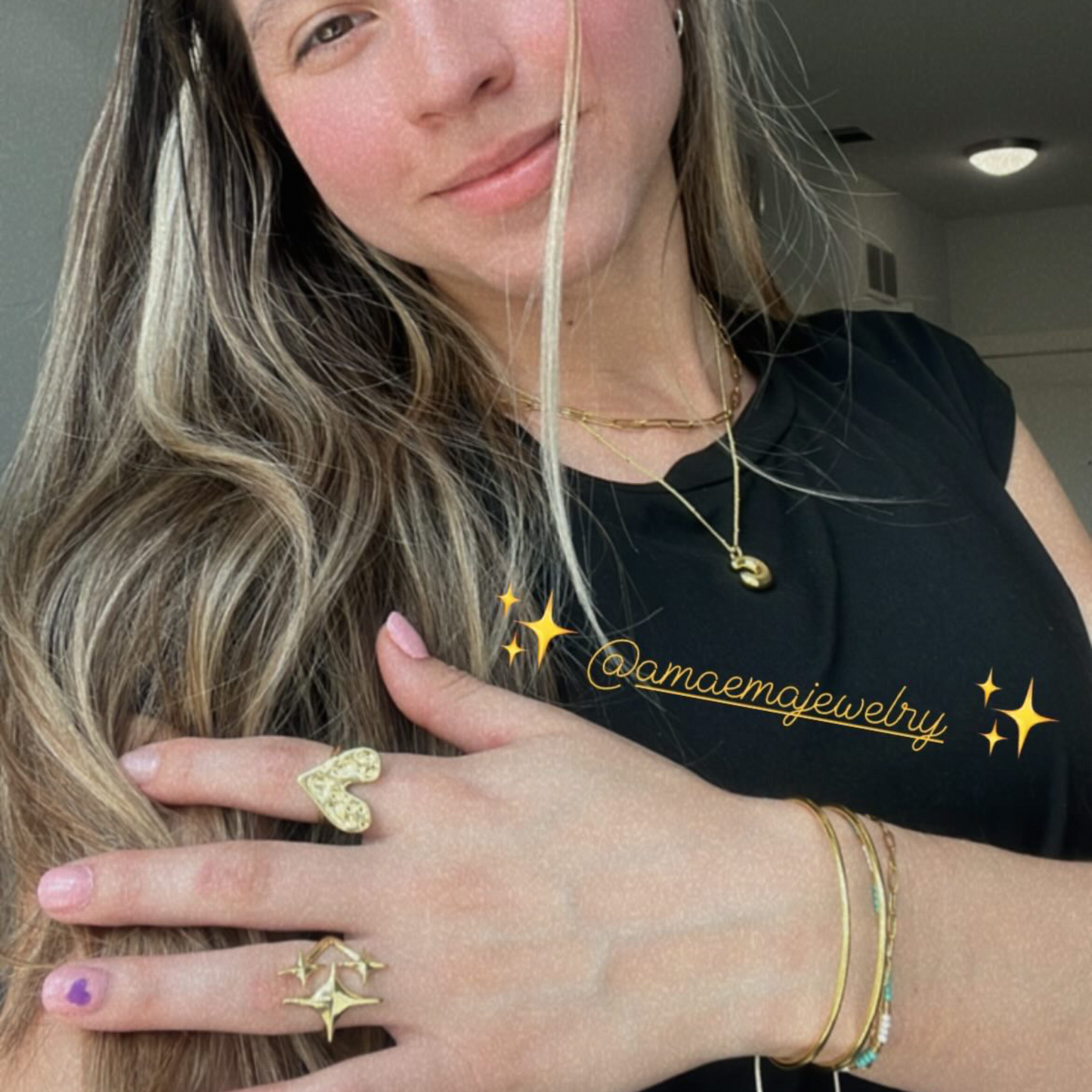 Collar con Charm de Letra en Brass Dorado 18K