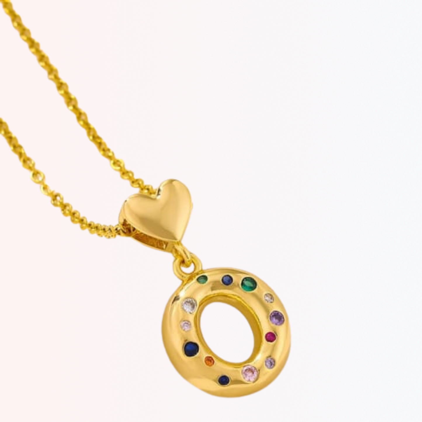 Collar con Charm de Letra con Colores en Stainless Steel Dorado 18K