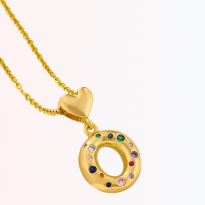 Collar con Charm de Letra con Colores en Stainless Steel Dorado 18K