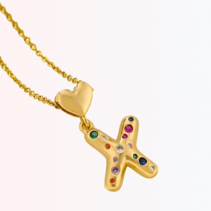 Collar con Charm de Letra con Colores en Stainless Steel Dorado 18K