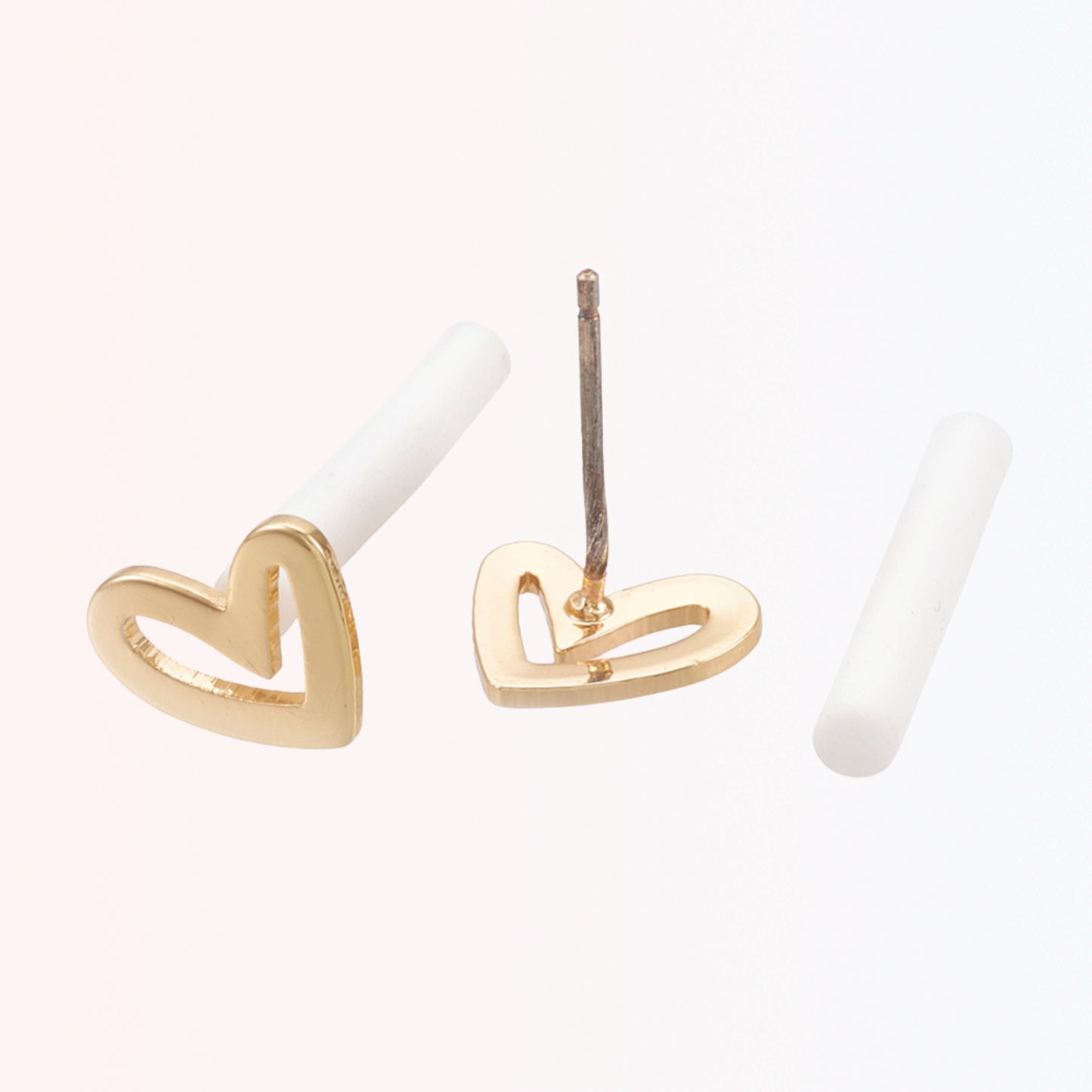Pantallas Stud de Brass Dorado 18K con Corazón Pequeño Hueco