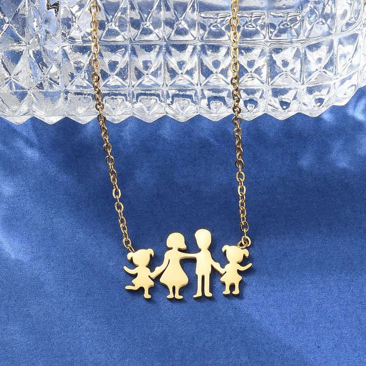 Collar de Stainless Steel Bañado en Oro con Charm de Familia