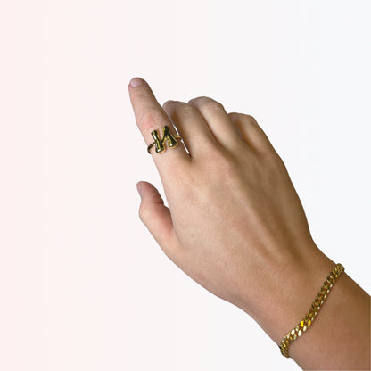 Sortija Ajustable con Iniciales A-Z en Brass Dorado 18K