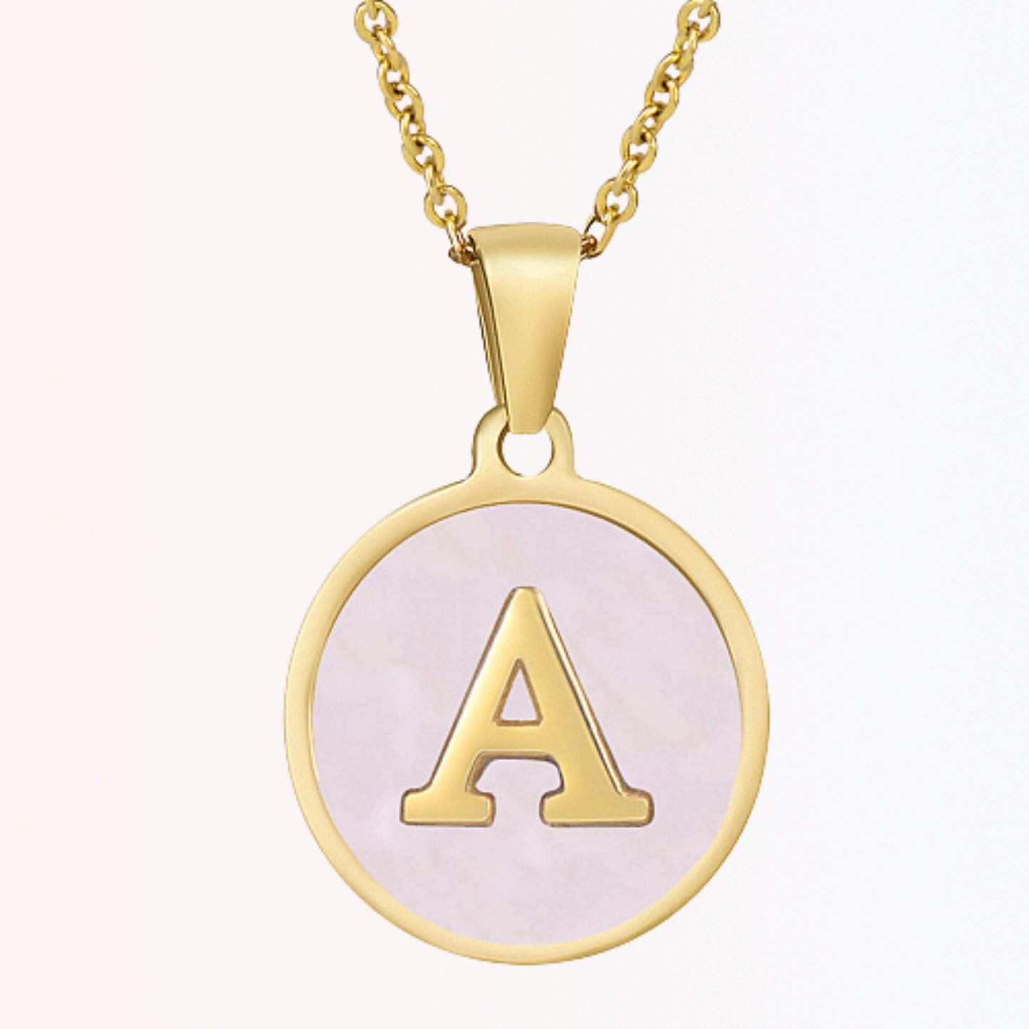 Collar con Charm de Inicial en Chapa Rosada en Stainless Steel Dorado 18K