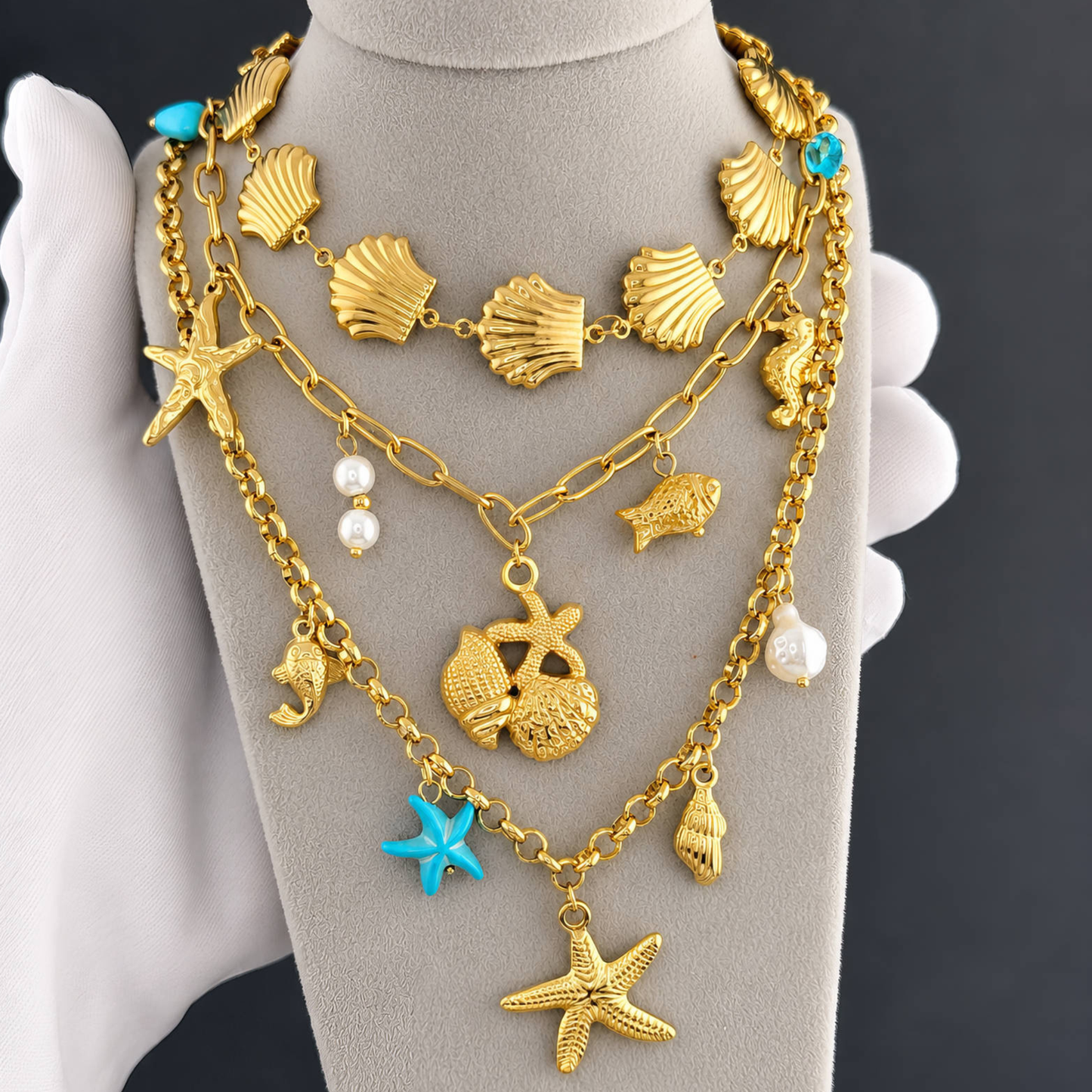 Collar dorado en eslabones con charms marinos en stainless steel con baño de oro 18k