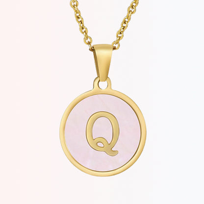 Collar con Charm de Inicial en Chapa Rosada en Stainless Steel Dorado 18K