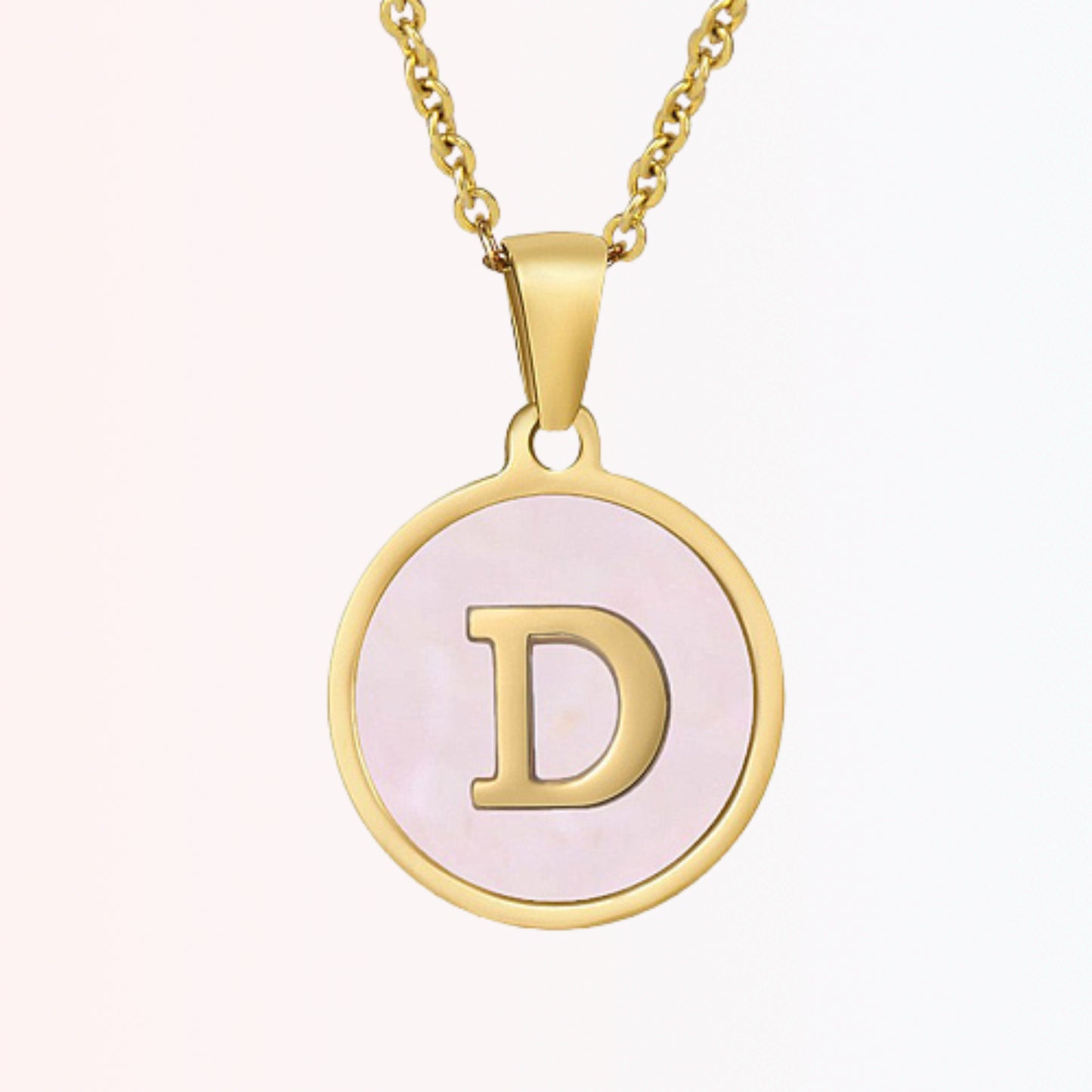 Collar con Charm de Inicial en Chapa Rosada en Stainless Steel Dorado 18K