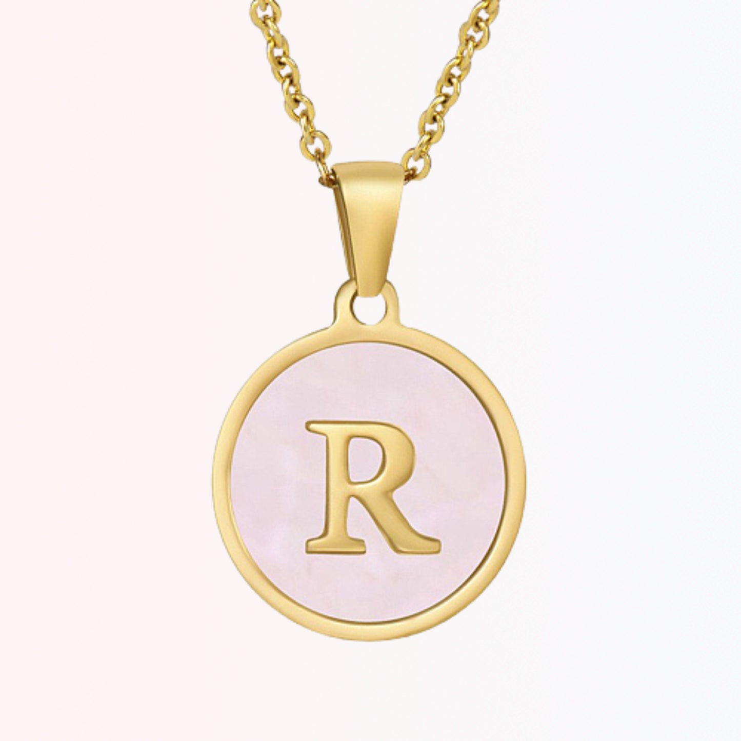 Collar con Charm de Inicial en Chapa Rosada en Stainless Steel Dorado 18K