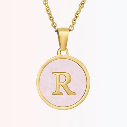 Collar con Charm de Inicial en Chapa Rosada en Stainless Steel Dorado 18K