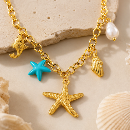 Collar dorado en eslabones con charms marinos en stainless steel con baño de oro 18k