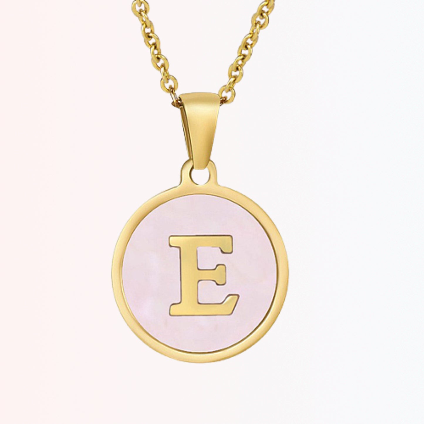Collar con Charm de Inicial en Chapa Rosada en Stainless Steel Dorado 18K