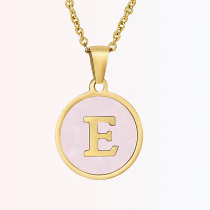 Collar con Charm de Inicial en Chapa Rosada en Stainless Steel Dorado 18K