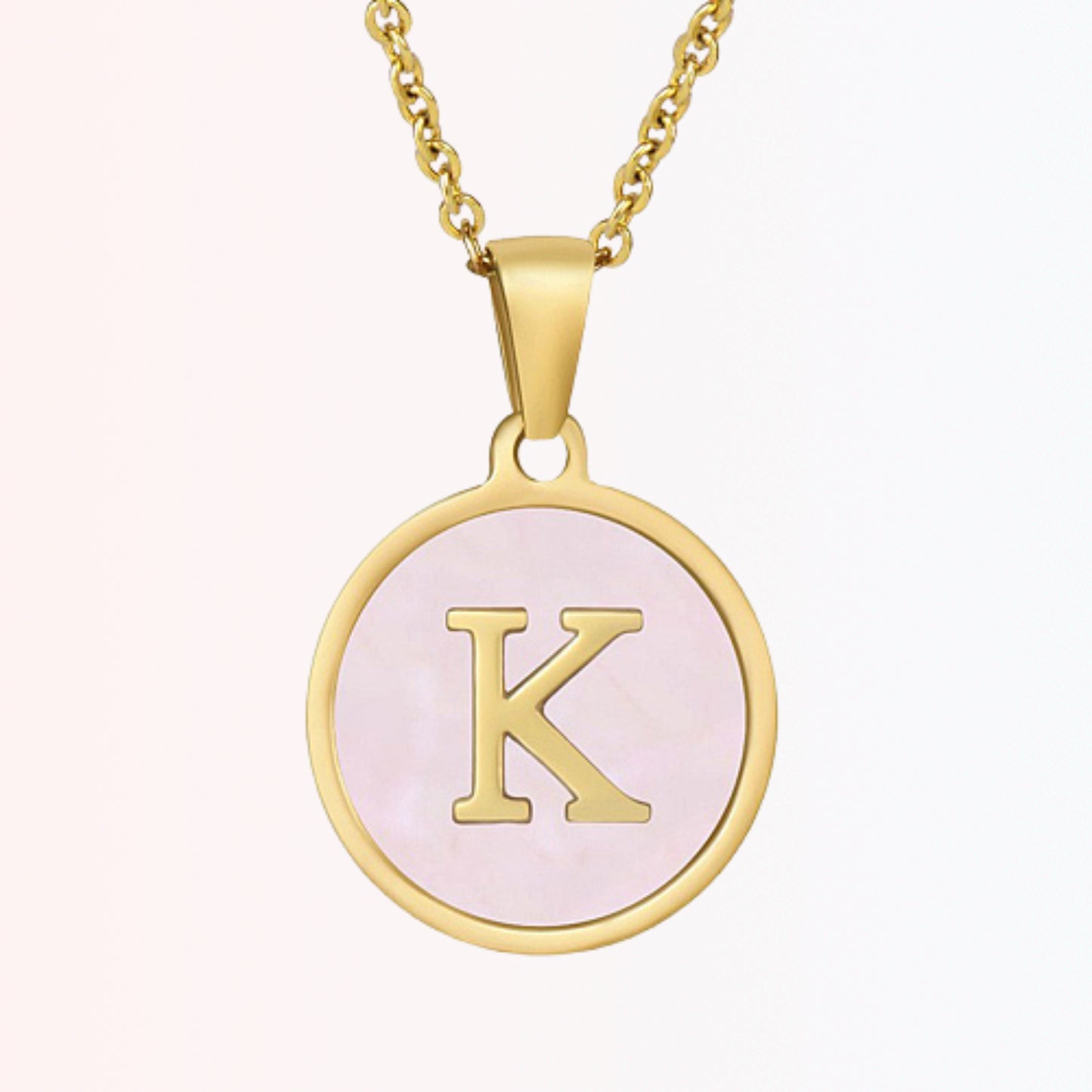 Collar con Charm de Inicial en Chapa Rosada en Stainless Steel Dorado 18K