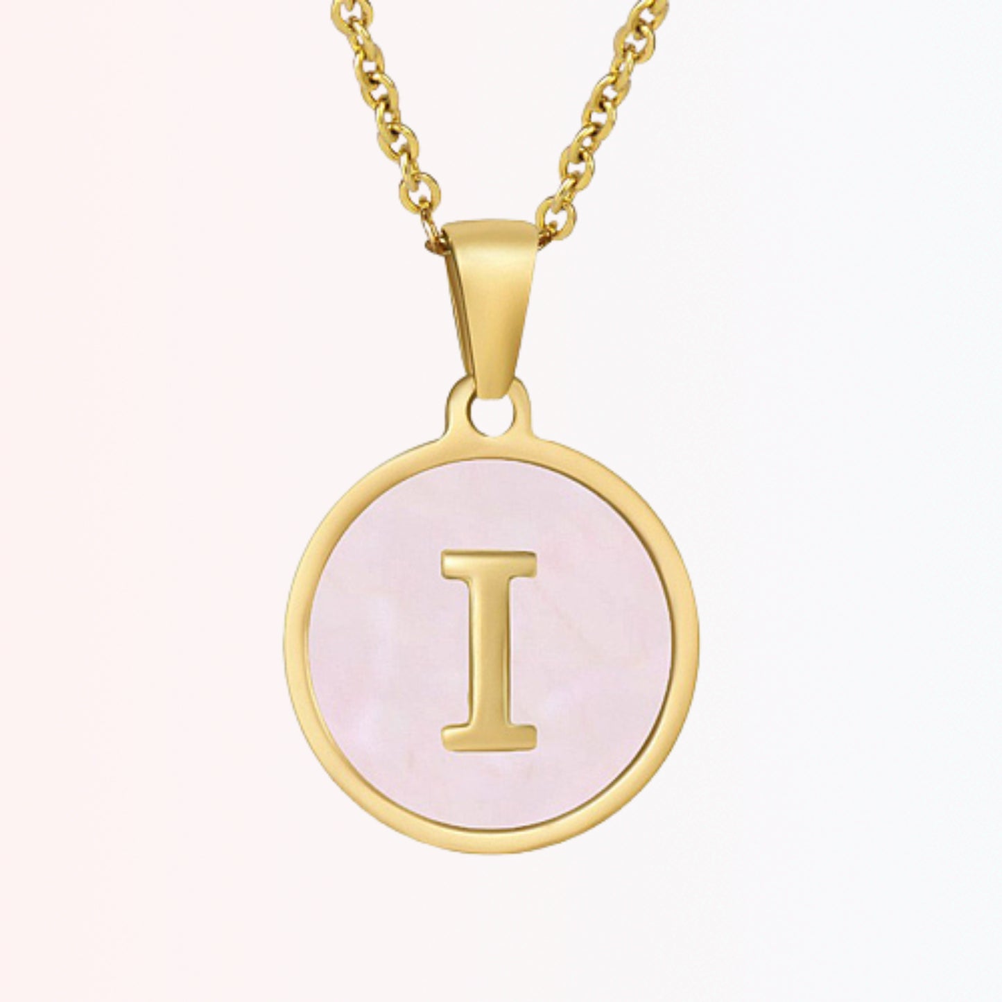 Collar con Charm de Inicial en Chapa Rosada en Stainless Steel Dorado 18K