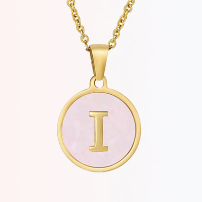 Collar con Charm de Inicial en Chapa Rosada en Stainless Steel Dorado 18K