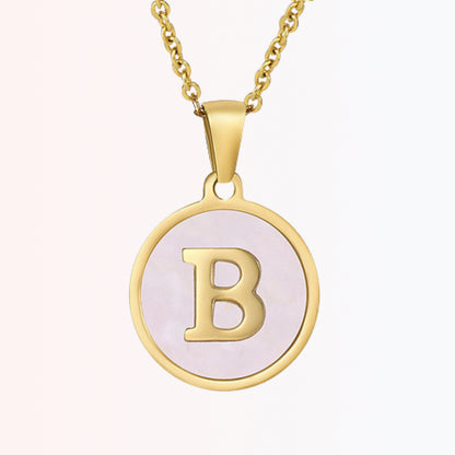 Collar con Charm de Inicial en Chapa Rosada en Stainless Steel Dorado 18K