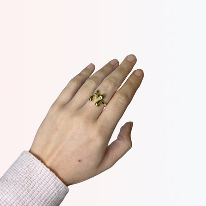 Sortija Ajustable con Iniciales A-Z en Brass Dorado 18K