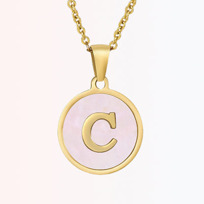 Collar con Charm de Inicial en Chapa Rosada en Stainless Steel Dorado 18K