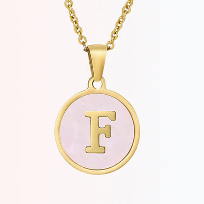 Collar con Charm de Inicial en Chapa Rosada en Stainless Steel Dorado 18K