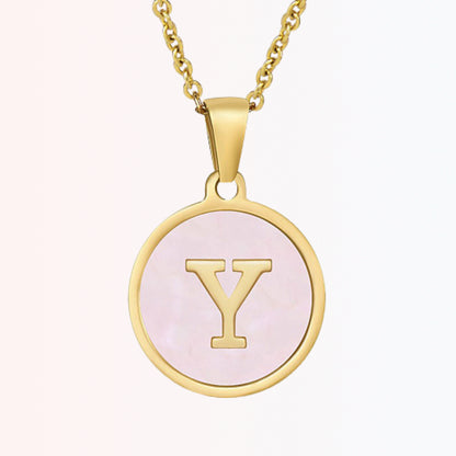 Collar con Charm de Inicial en Chapa Rosada en Stainless Steel Dorado 18K