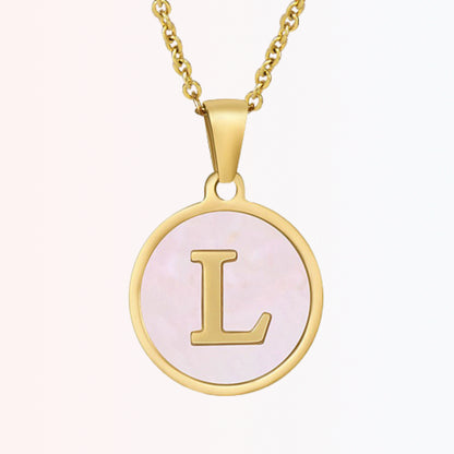 Collar con Charm de Inicial en Chapa Rosada en Stainless Steel Dorado 18K