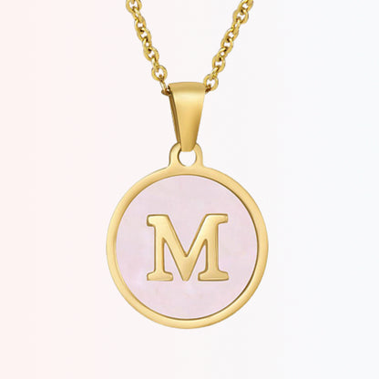 Collar con Charm de Inicial en Chapa Rosada en Stainless Steel Dorado 18K