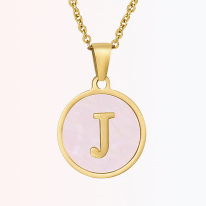 Collar con Charm de Inicial en Chapa Rosada en Stainless Steel Dorado 18K