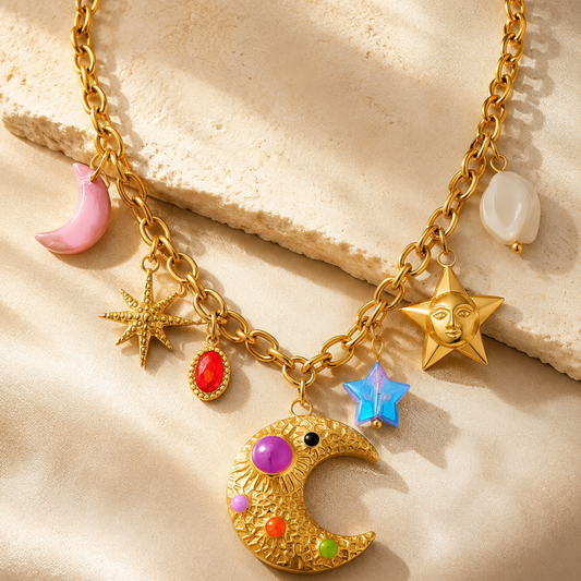 Collar con charm de Luna y estrellas en stainless steel, Dorado