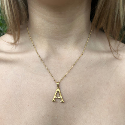 Collar con Inicial Minimalista en Stainless Steel Dorado 18K