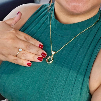 Collar con Charm de Letra con Colores en Stainless Steel Dorado 18K