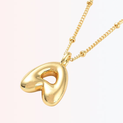 Collar con Charm de Letra en Brass Dorado 18K