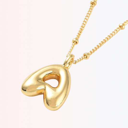 Collar con Charm de Letra en Brass Dorado 18K