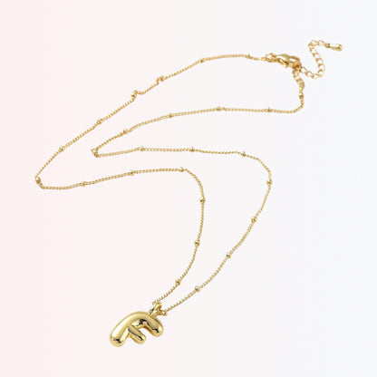 Collar con Charm de Letra en Brass Dorado 18K