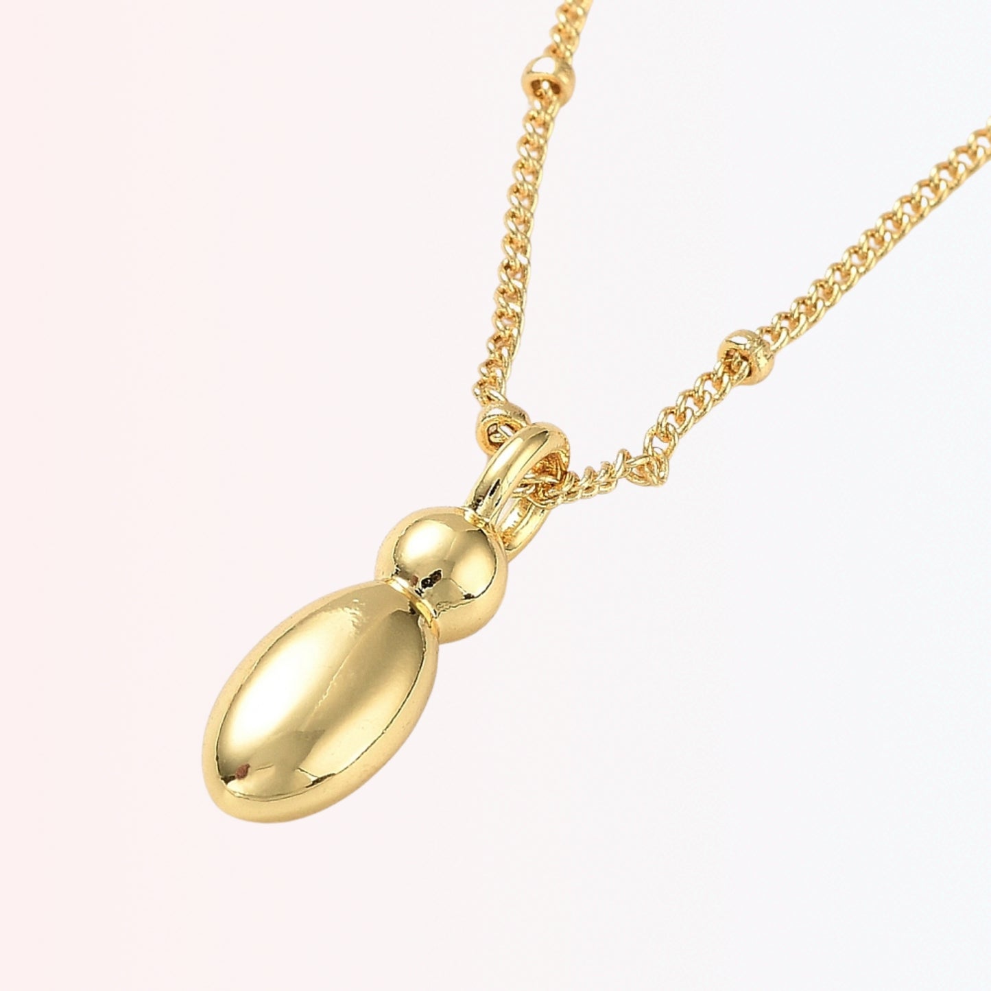Collar con Charm de Letra en Brass Dorado 18K
