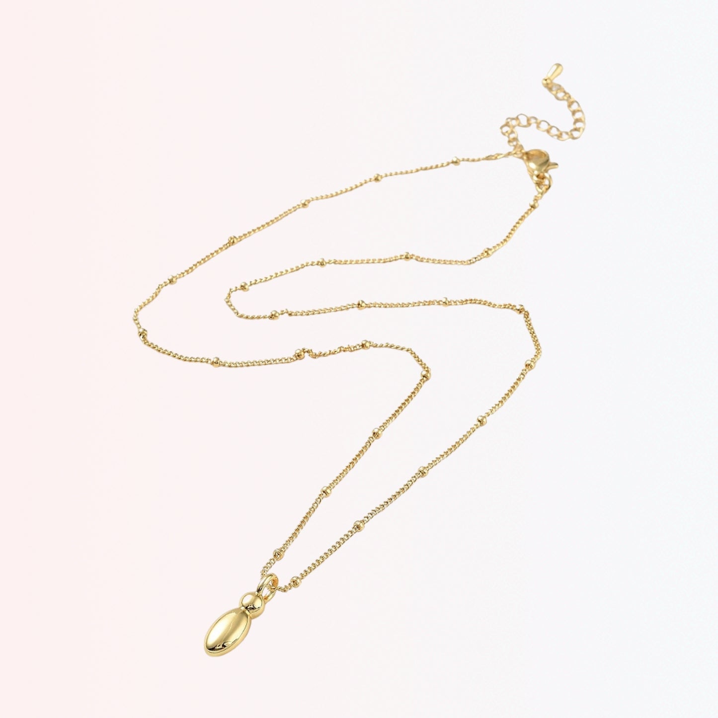 Collar con Charm de Letra en Brass Dorado 18K