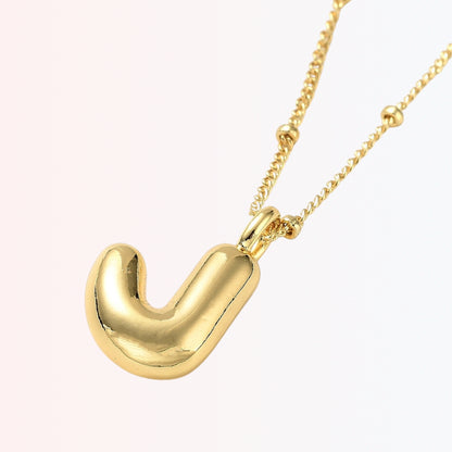 Collar con Charm de Letra en Brass Dorado 18K