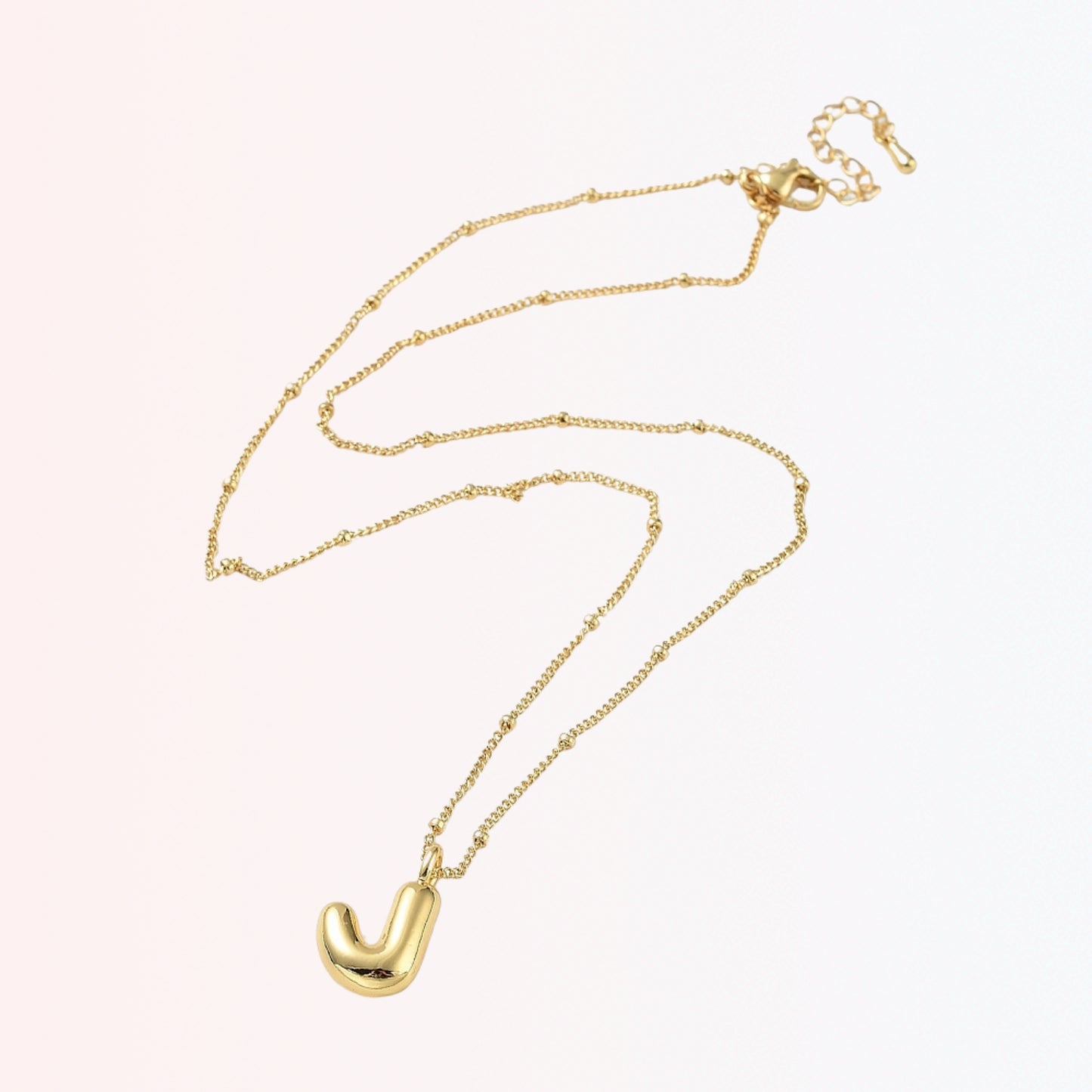 Collar con Charm de Letra en Brass Dorado 18K
