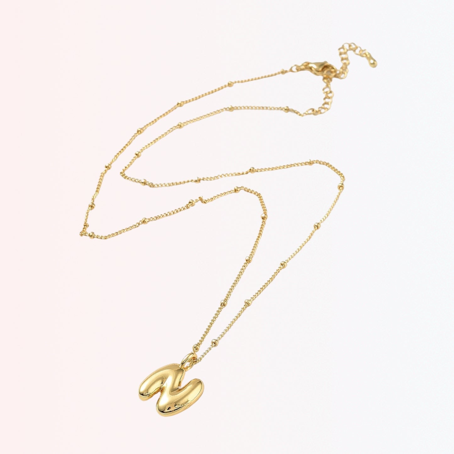 Collar con Charm de Letra en Brass Dorado 18K