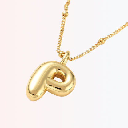 Collar con Charm de Letra en Brass Dorado 18K