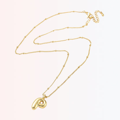 Collar con Charm de Letra en Brass Dorado 18K