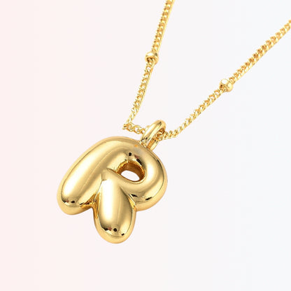 Collar con Charm de Letra en Brass Dorado 18K