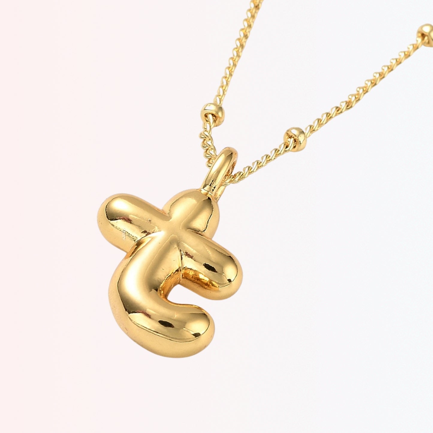 Collar con Charm de Letra en Brass Dorado 18K