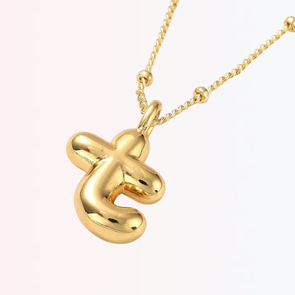 Collar con Charm de Letra en Brass Dorado 18K