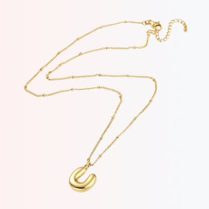 Collar con Charm de Letra en Brass Dorado 18K