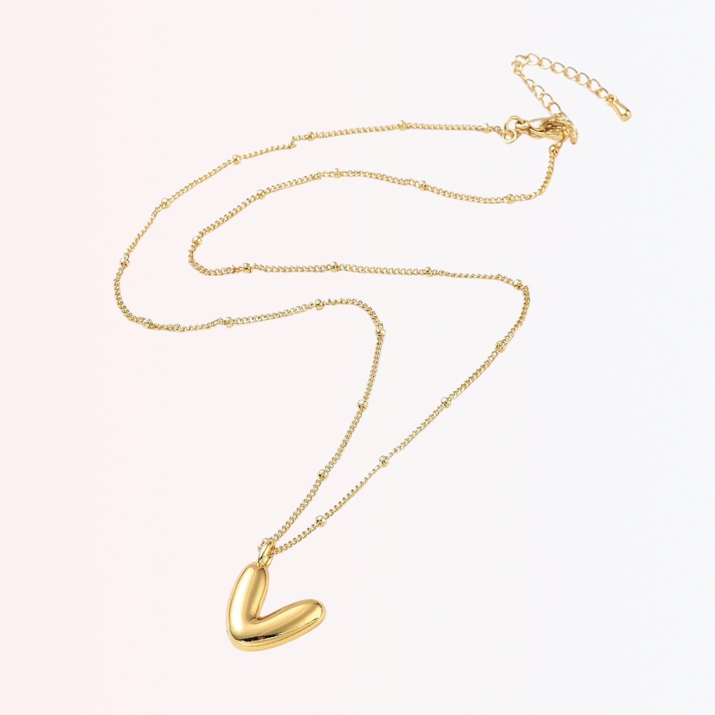 Collar con Charm de Letra en Brass Dorado 18K