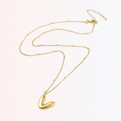 Collar con Charm de Letra en Brass Dorado 18K