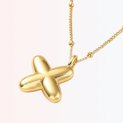 Collar con Charm de Letra en Brass Dorado 18K