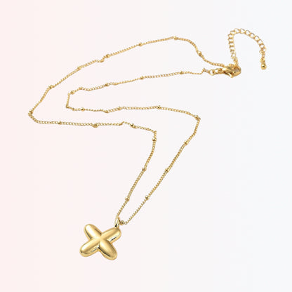 Collar con Charm de Letra en Brass Dorado 18K
