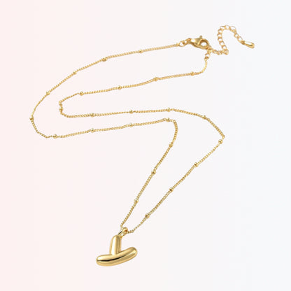 Collar con Charm de Letra en Brass Dorado 18K