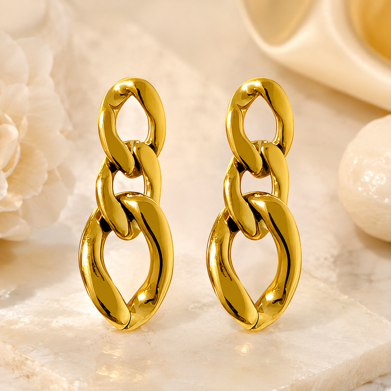 Pantallas de eslabones dorados, en stainless steel con baño de oro de 18k